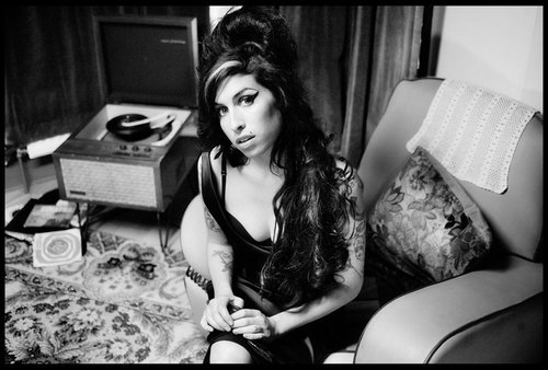 giveinorgiveup:

R.I.P. Amy Winehouse
