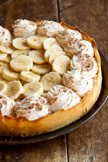 white girl problem: it&#8217;s summer and i&#8217;ve stayed home two nights in a row.
solution: banana cream pie.

if you&#8217;re a banana lover like i am, you totally get it. i could be so full that i&#8217;m ready to burst and still make room for some of this deliciousness. click-through for the recipe!