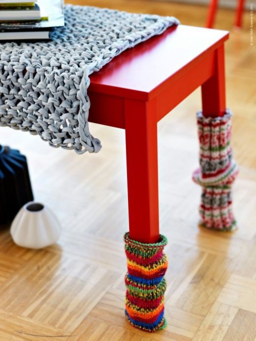 ragilliarachmayuni:

even a table wearing socks, hihhi
