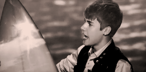 
“Há 3 anos, eu estava lá no Canadá  sentado no sofá da minha casa assistindo o Teen Choice Awards. E hoje, estou aqui.” - Justin Bieber
