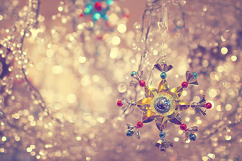 christmasholiday:

christmasobsessed:
christmaswhenever:
sparkle tree… (by Tolly P.)

