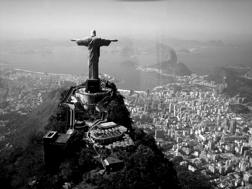 theotherkeri:

Travel todo Top 10. Rio de Janeiro and the Statue of Christ the Redeemer.
