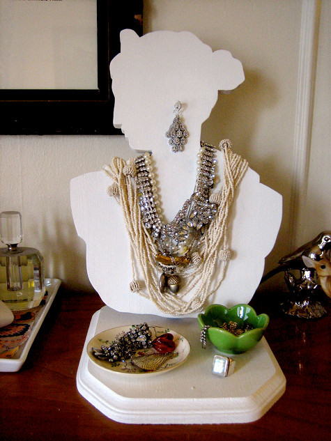 diy project: jewelry bust | Design*Sponge
I have seen this one around the net for awhile, I think even over at Martha but I am smitten with it today.