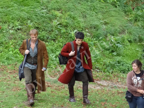 (The guy on the left is NOT Arthur. He&#8217;s Tristan, a guest star of the upcoming episodes).