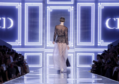 Karlie Kloss's ass closes for Christian Dior Spring 2012