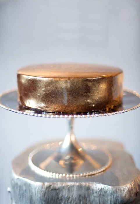 Simple gold wedding cake