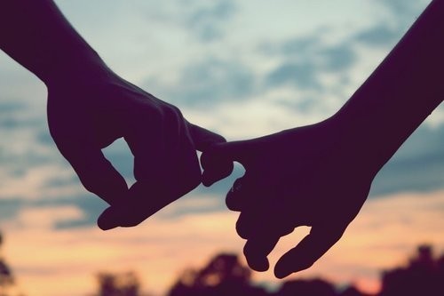 Só me dê as mãos, me acompanhe e viva os melhores momentos da sua vida junto a mim.