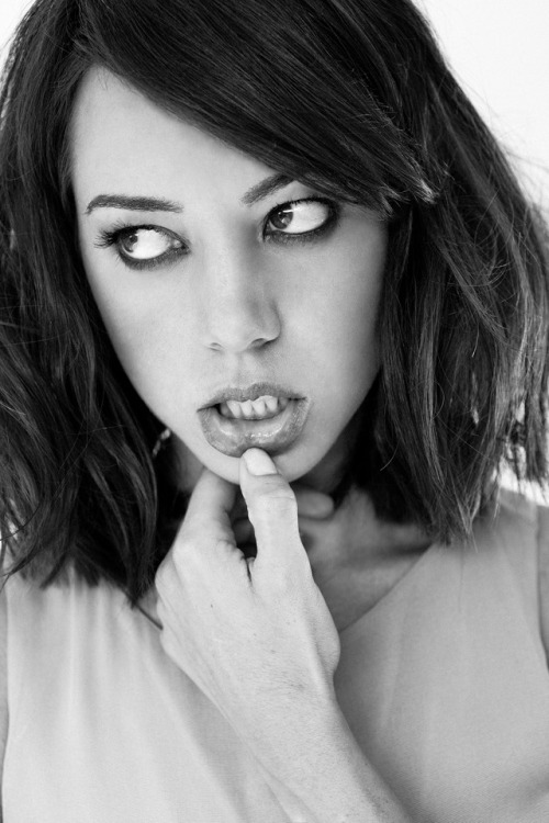 suicideblonde Aubrey Plaza photographed by Mike Piscitelli for Oyster 