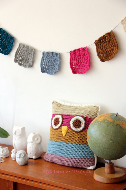 craftypigeon:

I want that owl pillow!!
