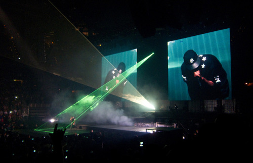 hellyeahleggo:  Watch The Throne (Opening night of the tour - ATL) by estesworld2010 on Flickr.