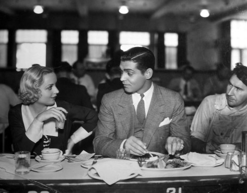 Carole Lombard and Clark Gable on a lunch break during the filming of No Man of Her Own (1932)