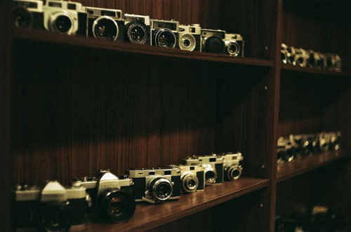 pagodas:

Camera Life by BERT DESIGN on Flickr.