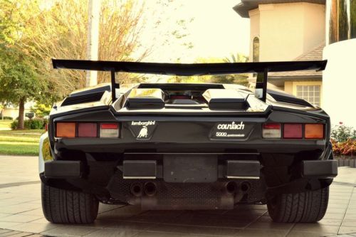 m4keshift loafchickwaterreeds 1985 Lamborghini Countach Source 