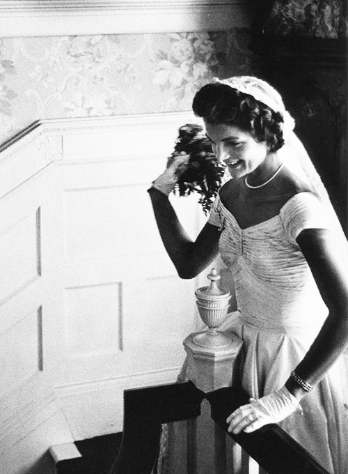 Jacqueline Bouvier throwing her wedding bouquet September 12 1953