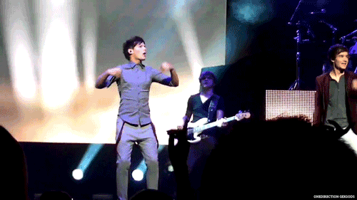 hot-like-styles:  onedirection-sexgods:  OMG LOUIS WHY.  lets have sex 