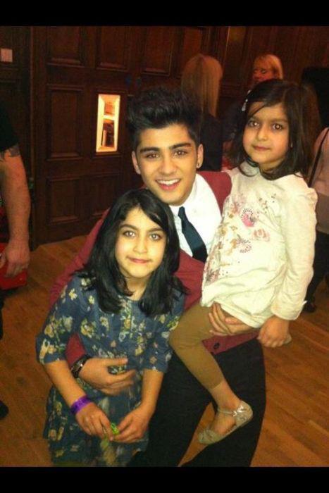 Zayn and his little cousins &lt;3