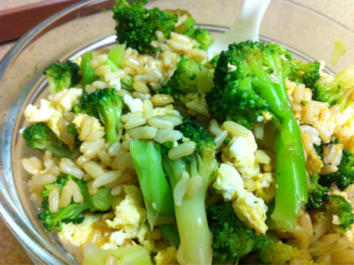 pursuitof-healthiness:

fitjellyfish:

Broccoli, two scramblied eggs, and brown rice. My favorite dinner lately ahaha :)

