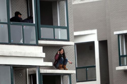 (via Suicide Girl Saved in China (5 pics) - Izismile.com)