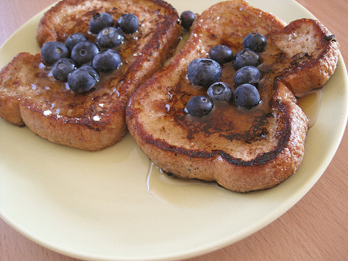 purelybiotic:  Vegan French toast with blueberries   Yum :)