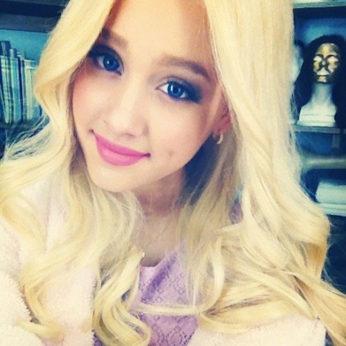 Ariana Grande with blonde hair for Victorious