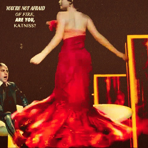 El segundo vestido de fuego de Katniss en Los Juegos Del Hambre es…. *-*