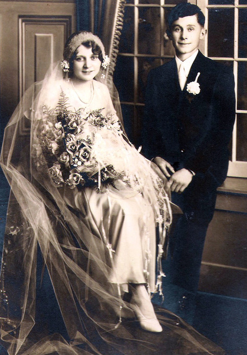 vintage bride groom veil 1920s wedding flowers