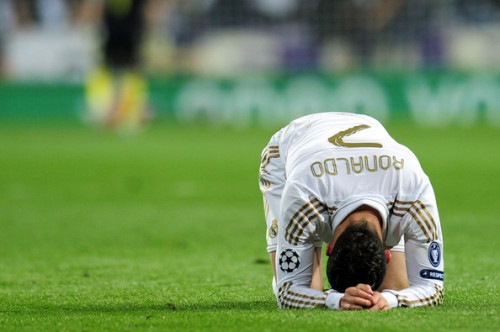 soccer-has-taken-over:

lovesoccerlovelife:

:(

Its not your fault…..

He shouldn&#8217;t blame himself :( He was and is THE BEST&#160;! ♥