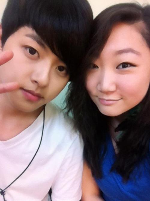 “At Music Bank 120504 with baby Dongho of Ukiss. Baby bro lol”