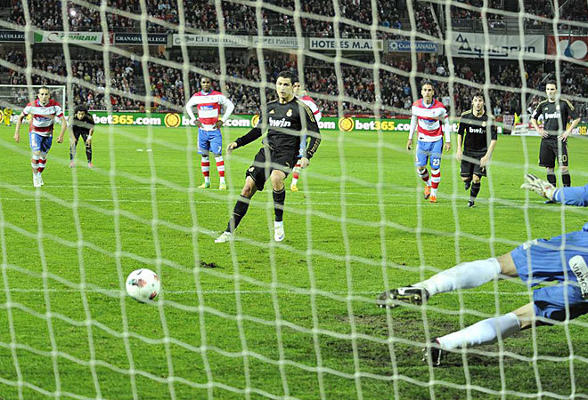 Boom! Cristiano scoring the penalty.
Granada vs. Real Madrid 1:2, 05.05.2012(via El 45º de Cristiano - Fotogalería - MARCA.com)