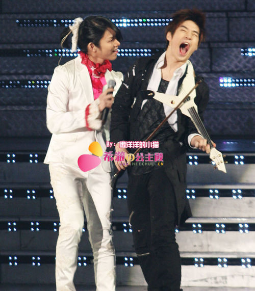 Heechul squeezing Henry's 