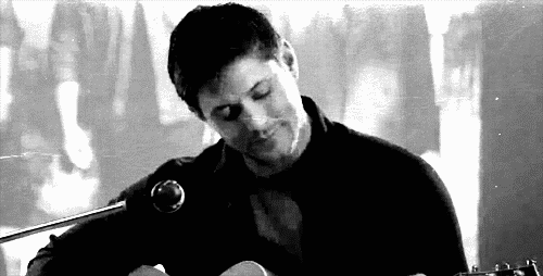 sisterwinchester: OMG, it’s the cutest thing EVER! I love when he plays guitar and sings, he always seems so overtly shy about it! *staring at it, it’s so hypnotizing* 