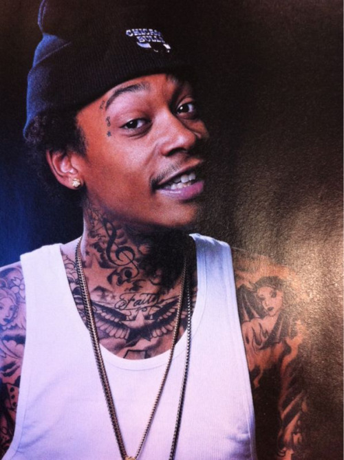 clkhalifa: Opened my magazine n THIS was the first thing I see…… drools