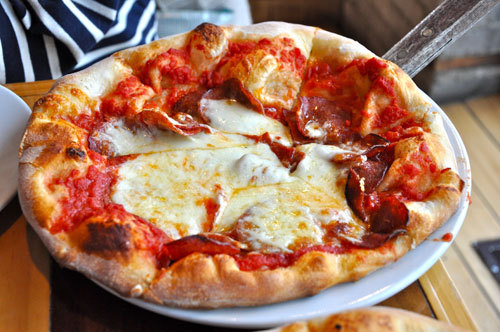lovelylovelyfood: Simple Pepperoni and Cheese Pizza 