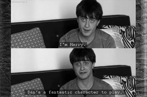  Интервьюер: Я извиняюсь, вы сказали, вы, Гарри, вы играете Гарри! Даниэль: Нет, нет, я Гарри. * Blabla * Дана сказочного персонажа, чтобы играть, и мне очень нравится играть в него. 