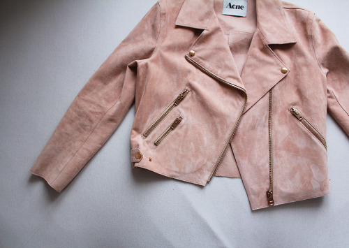 what-do-i-wear: Soft, suede leather jacket by Acne, in peachy-pink with rosegold details. (image: vanillascented) 