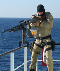 Português Combate Piratas em Alto Mar